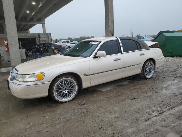 Obraz 1 z 1998 LINCOLN TOWN CAR CARTIER 1998 z VIN 1LNFM83W1WY678100