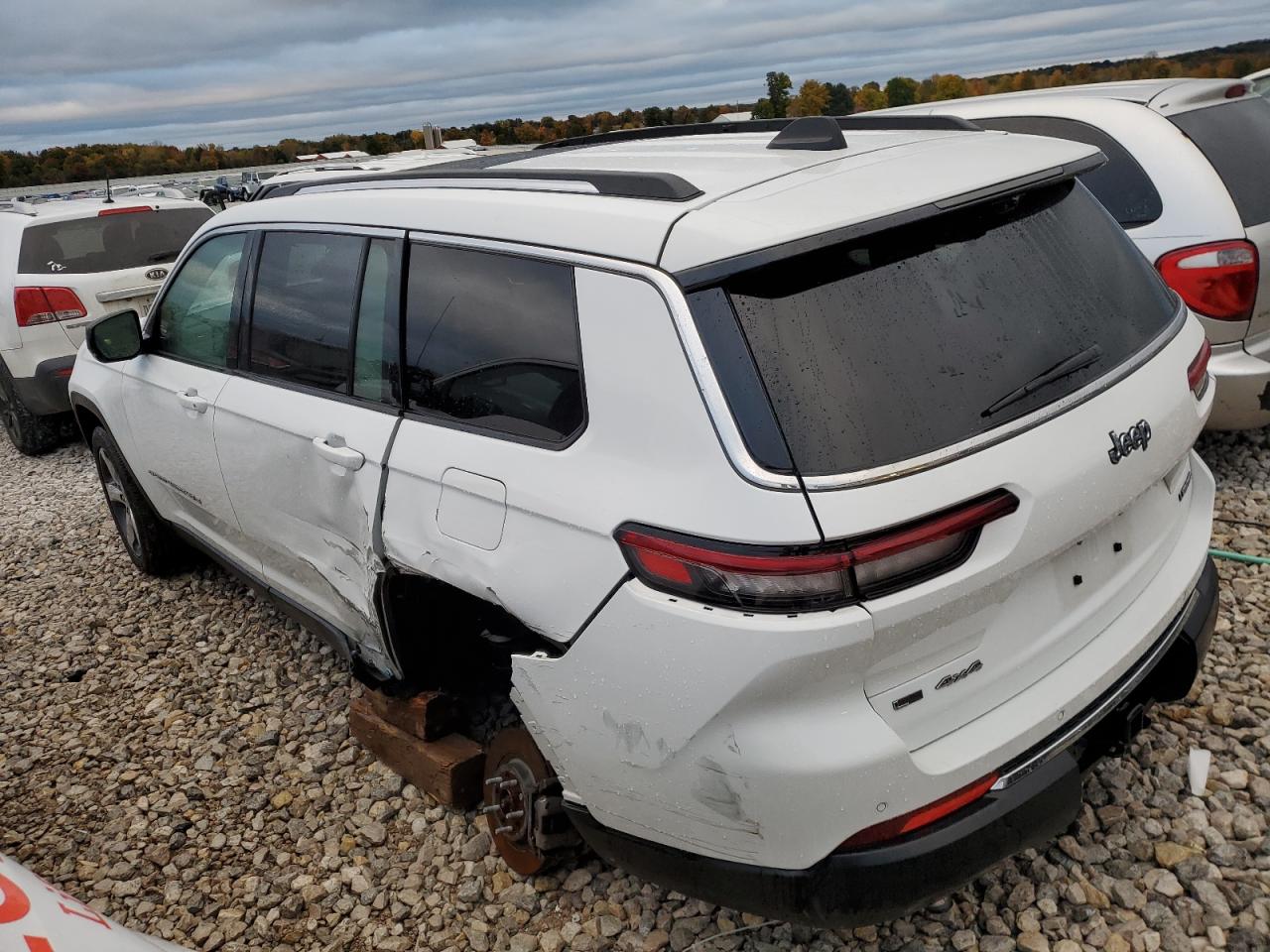 Image 2 of 2021 JEEP GRAND CHEROKEE L LIMITED 2021 with VIN 1C4RJKBG6M8113906