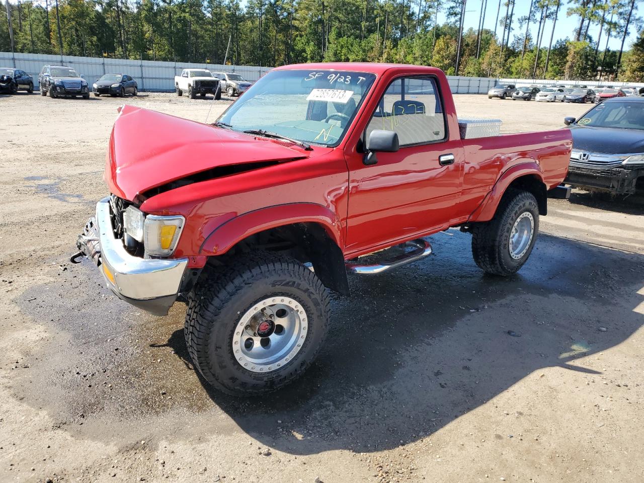 Image 1 of 1989 TOYOTA PICKUP 1/2 TON SHORT WHEELBASE DLX 1989 with VIN JT4RN01P5K4014637