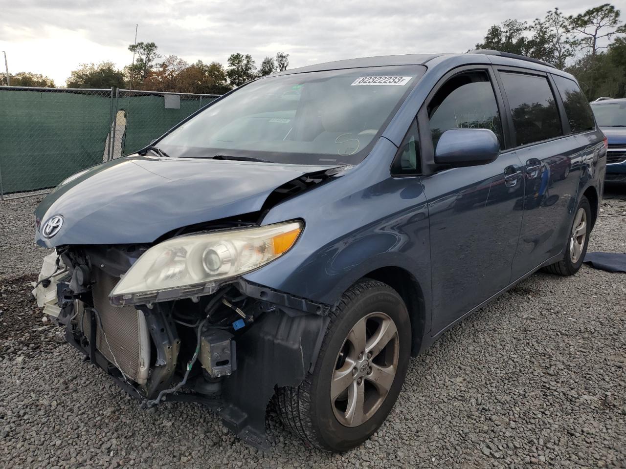 2013 TOYOTA SIENNA LE 2013 image