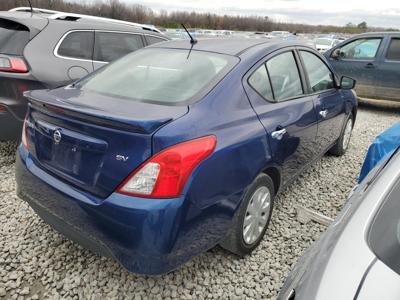 Изображение 3 2019 NISSAN VERSA S 2019 с VIN 3N1CN7AP5KL847883