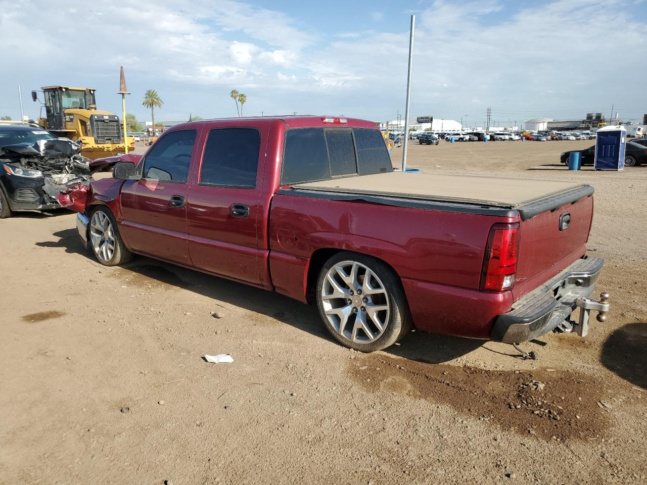 Image 2 of 2004 CHEVROLET SILVERADO C1500 2004 with VIN 2GCEC13T641368203