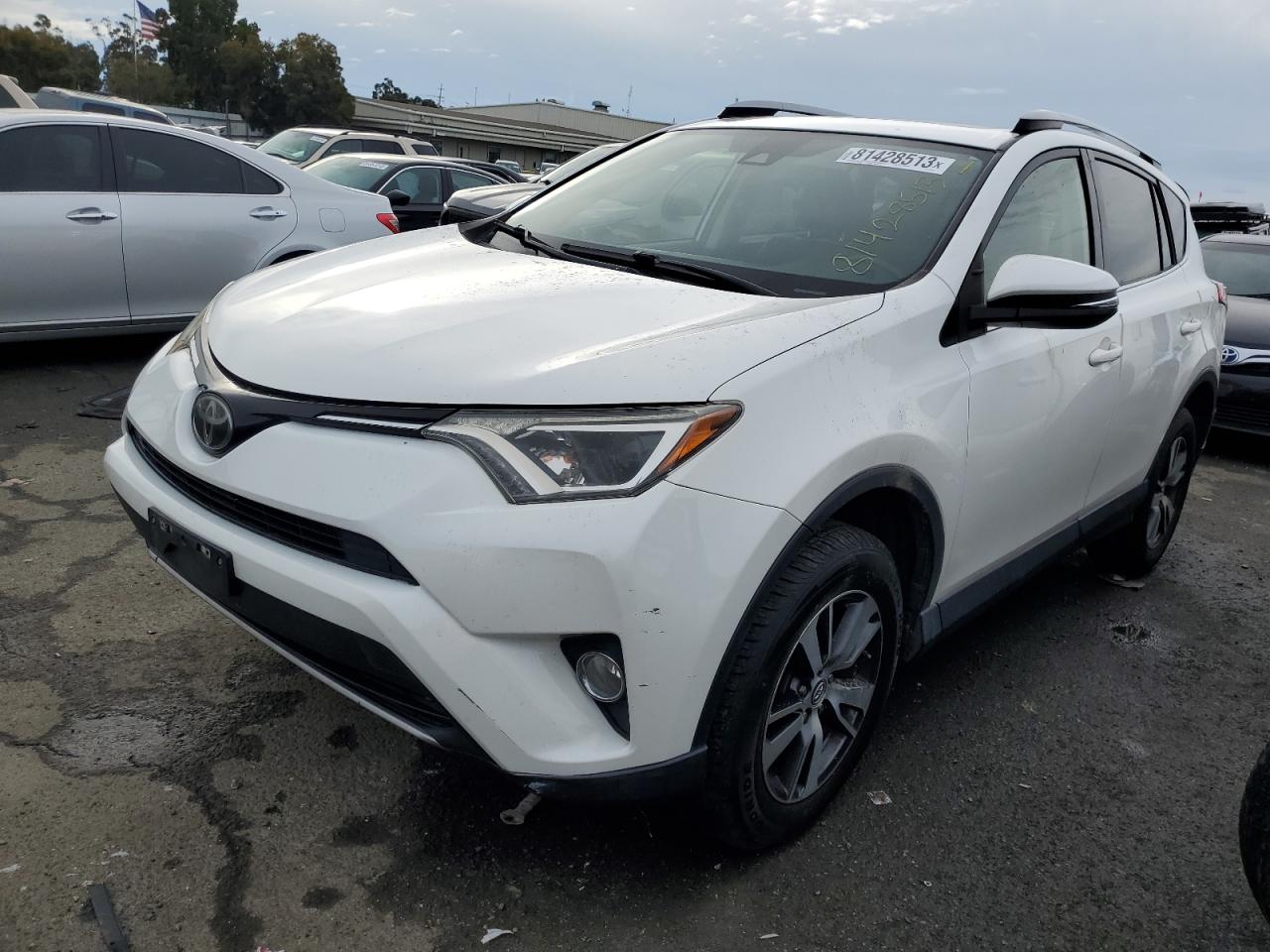 Изображение 1 2017 TOYOTA RAV4 XLE 2017 с VIN JTMWFREV9HJ105157