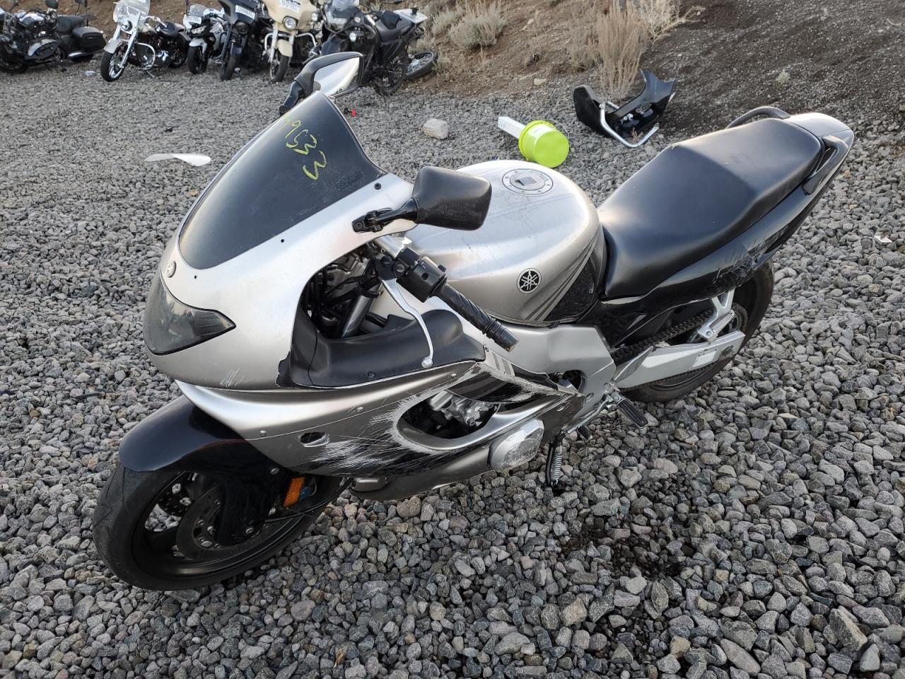 Obraz 2 z 2004 YAMAHA YZF600 R 2004 z VIN JYA5AHE0X4A042147