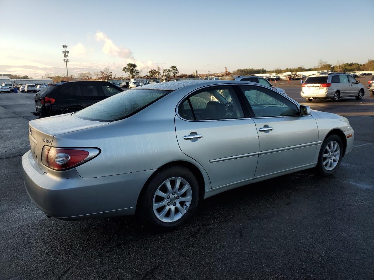 Image 3 of 2003 LEXUS ES 300 2003 with VIN JTHBF30GX36008127