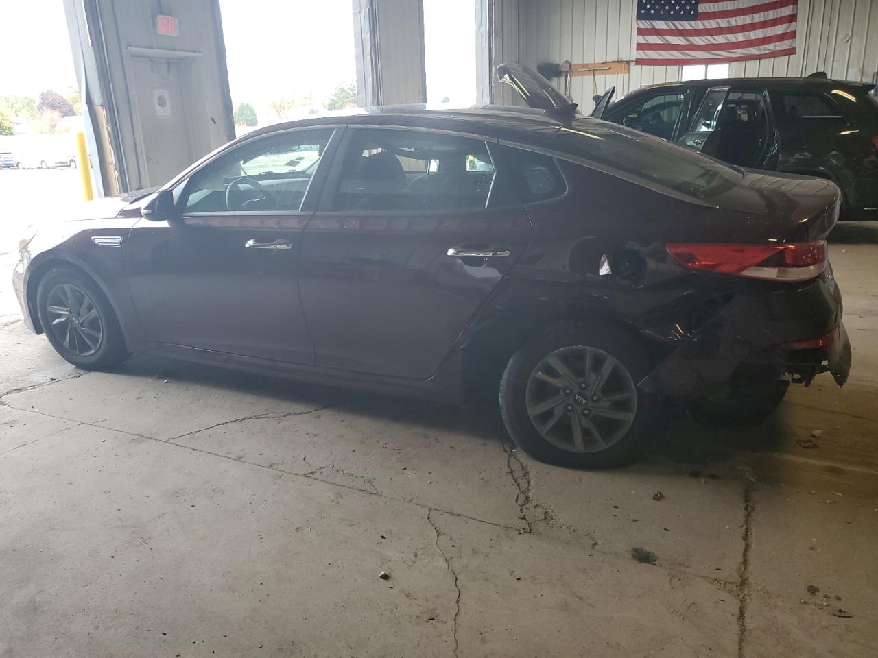 Изображение 2 2020 KIA OPTIMA LX 2020 с VIN 5XXGT4L32LG441411