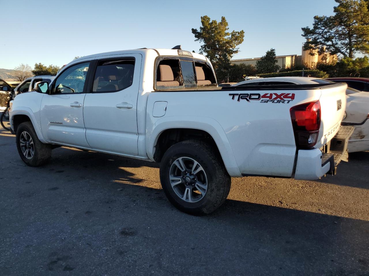 Image 2 of 2019 TOYOTA TACOMA DOUBLE CAB 2019 with VIN 5TFCZ5AN0KX203118
