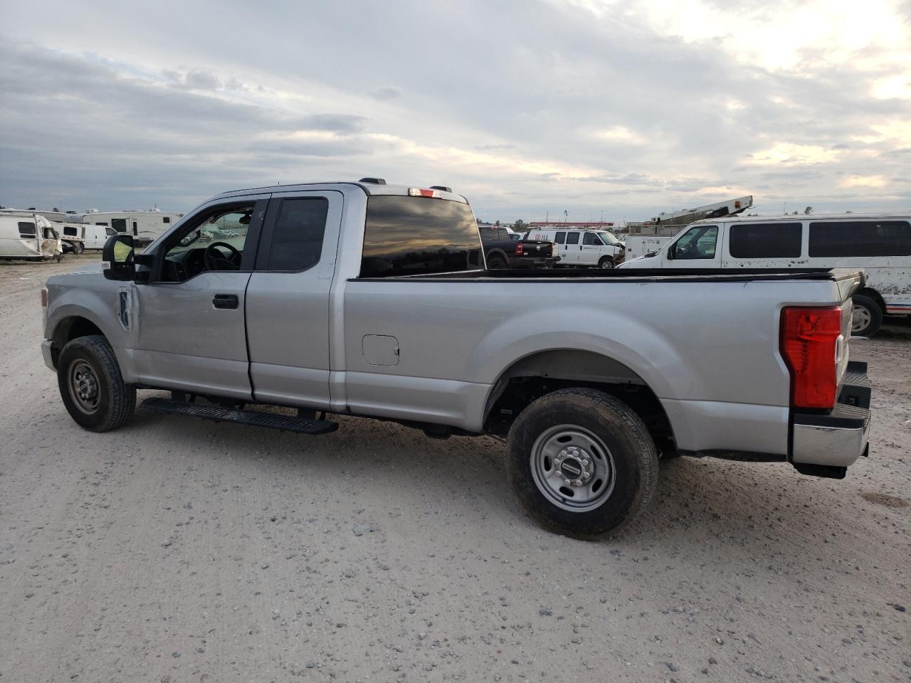 Изображение 2 Ford F250 Super Duty 2022 с VIN 1FT7X2A6XNED17643