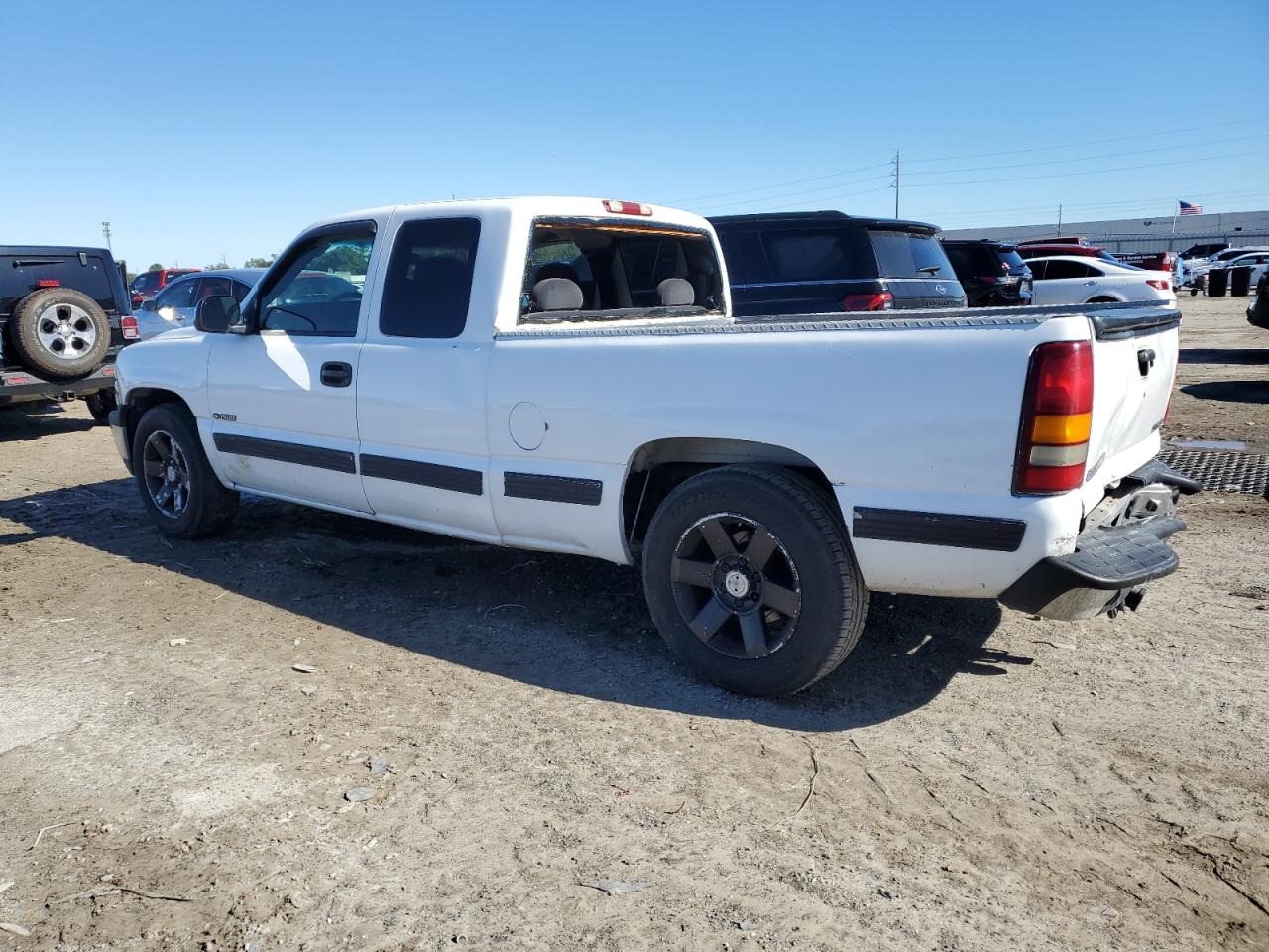 Image 2 of 1999 CHEVROLET SILVERADO C1500 1999 with VIN 2GCEC19T7X1155787