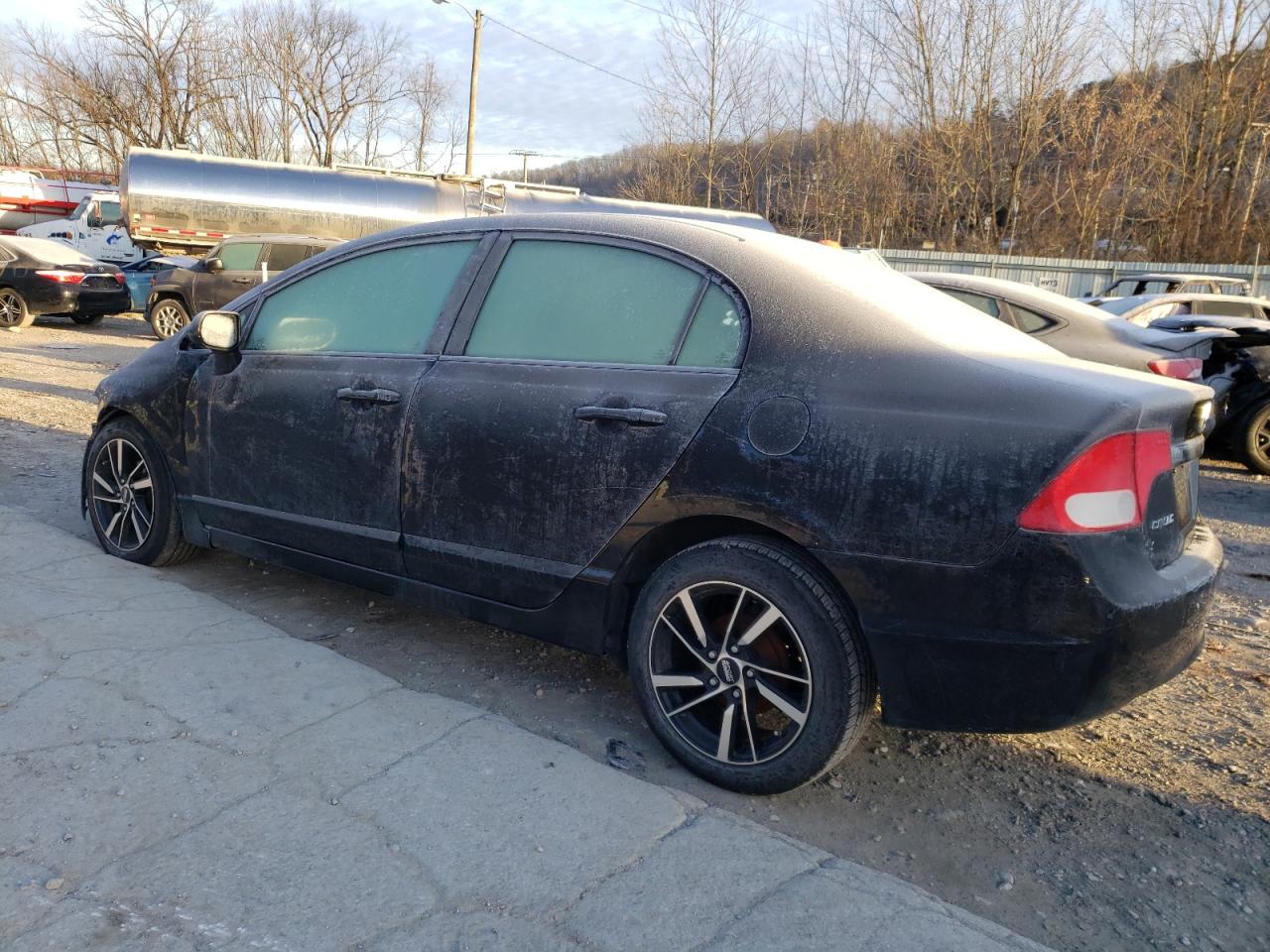 Obraz 2 z 2011 HONDA CIVIC LX 2011 z VIN 19XFA1F50BE050097