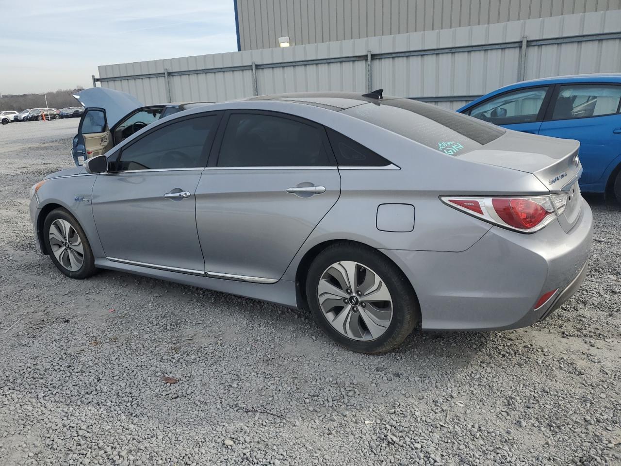 Obraz 2 z 2015 HYUNDAI SONATA HYBRID 2015 z VIN KMHEC4A43FA125661