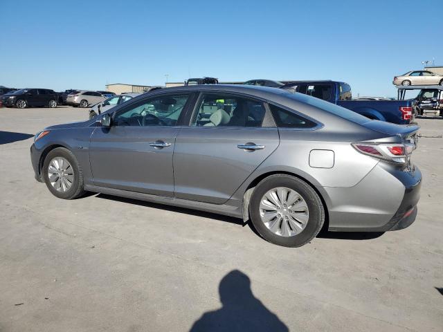Image 2 of 2017 HYUNDAI SONATA HYBRID 2017 with VIN KMHE24L16HA055517