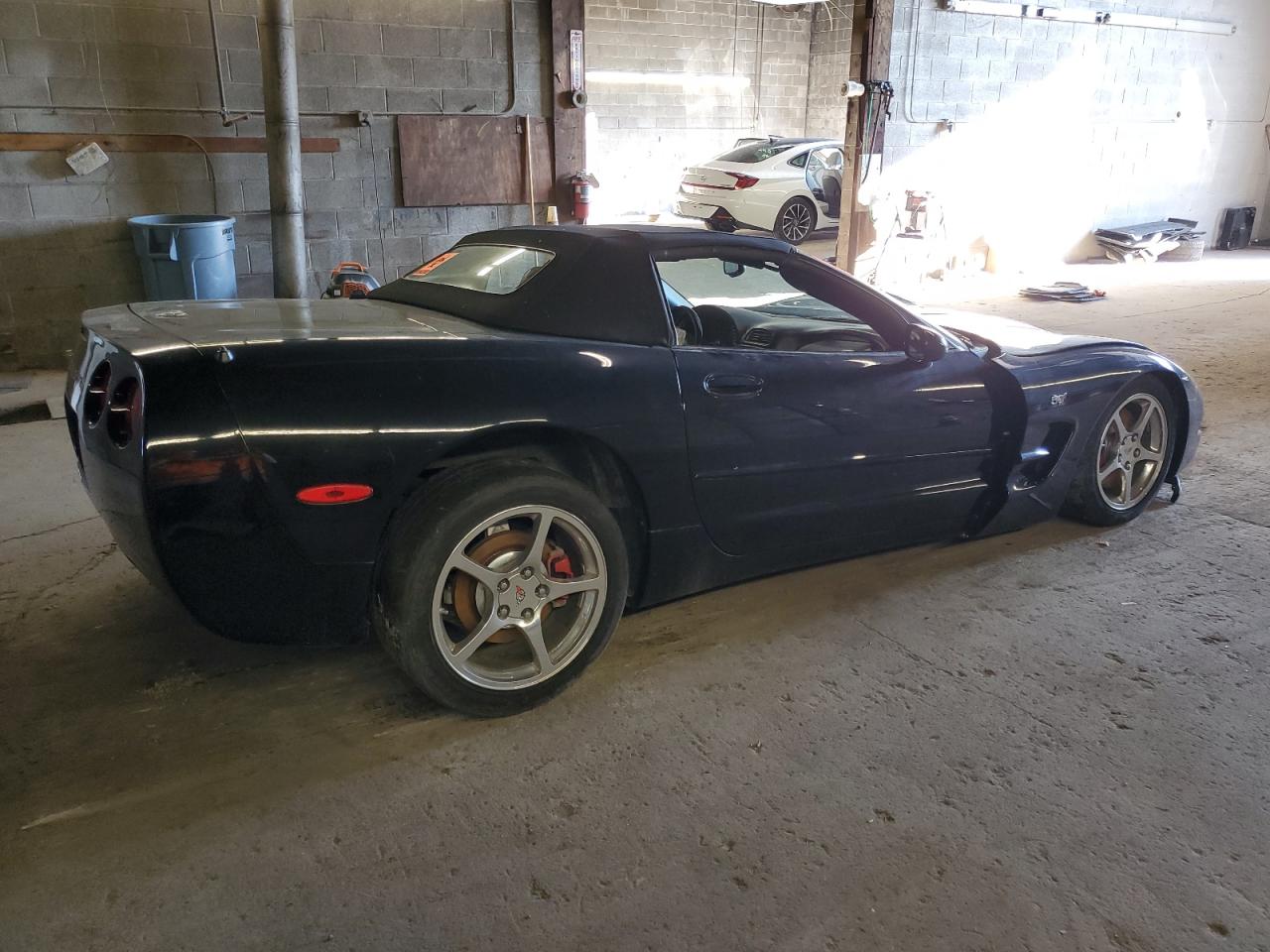 Изображение 3 2003 CHEVROLET CORVETTE  2003 с VIN 1G1YY32G035108710