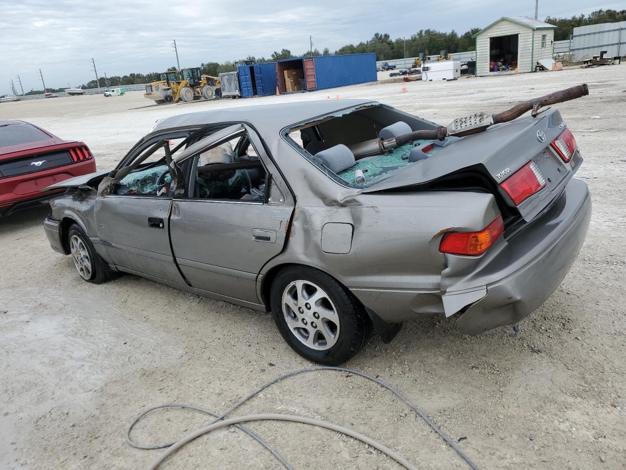 Изображение 2 2000 TOYOTA CAMRY LE 2000 с VIN 4T1BF22K2YU112283