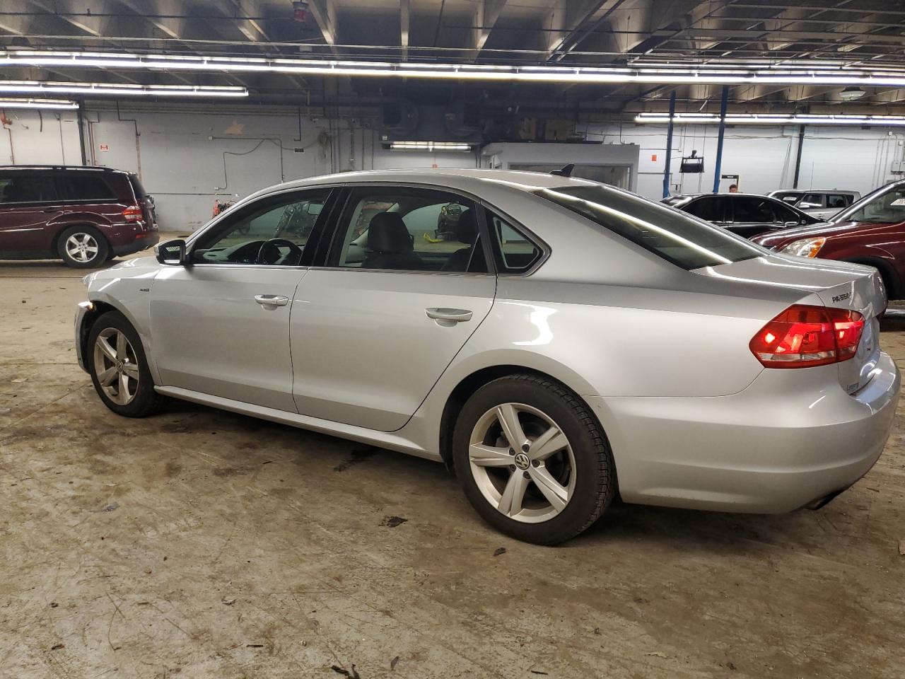 Изображение 2 2015 VOLKSWAGEN PASSAT S 2015 с VIN 1VWAT7A33FC110963