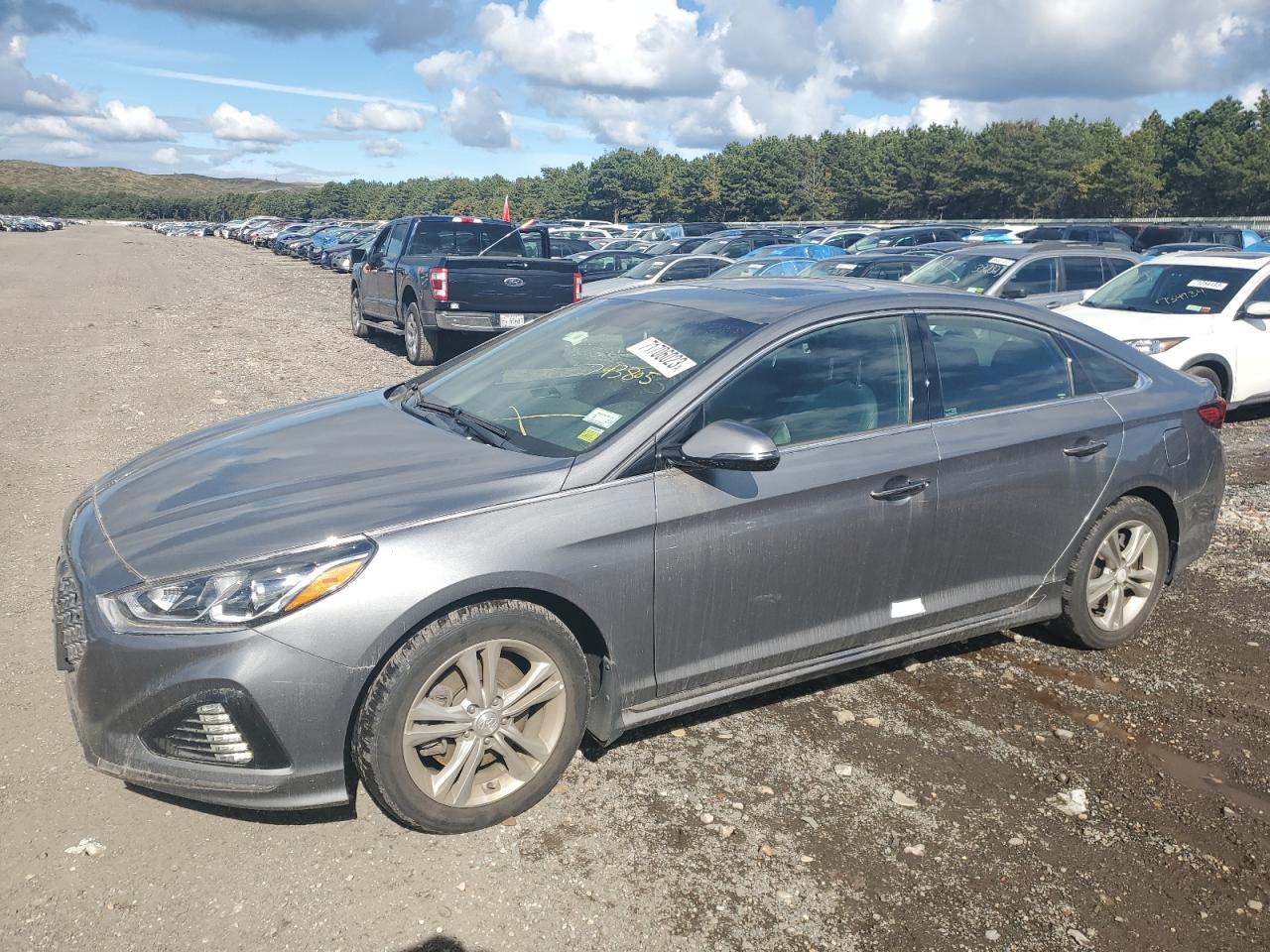Image 1 of 2019 HYUNDAI SONATA LIMITED 2019 with VIN 5NPE34AF0KH743805