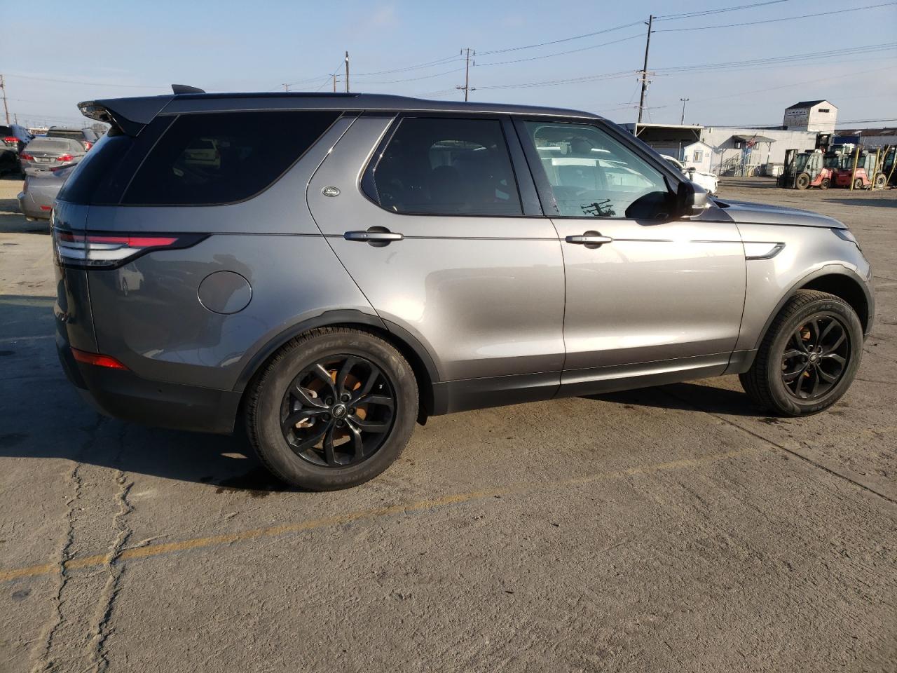 Image 3 of 2018 LAND ROVER DISCOVERY SE 2018 with VIN SALRG2RK5JA055762