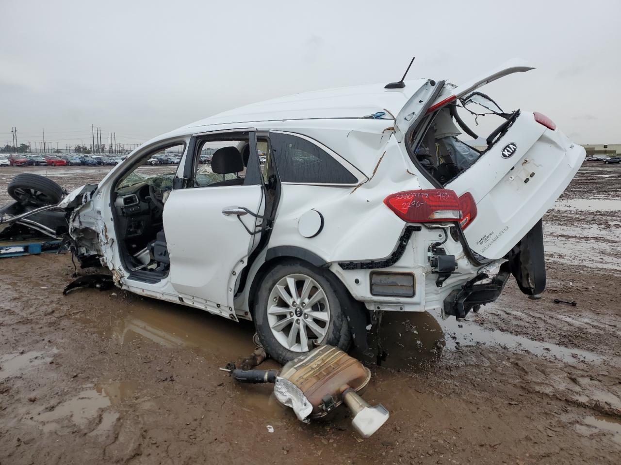 Image 2 of 2019 KIA SORENTO LX 2019 with VIN 5XYPGDA59KG462873