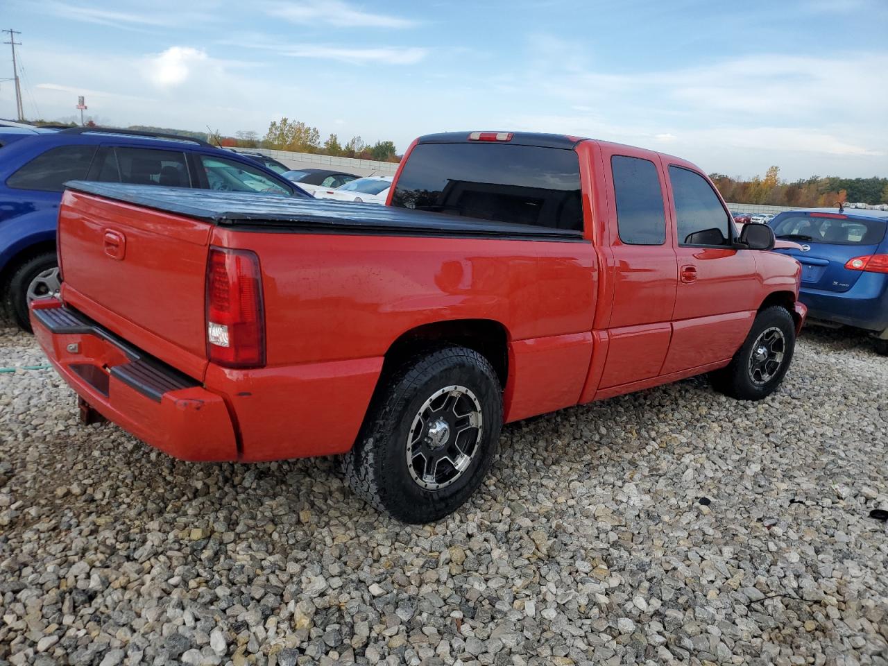 Image 3 of 2004 CHEVROLET SILVERADO K1500 2004 with VIN 2GCEK19NX41143486
