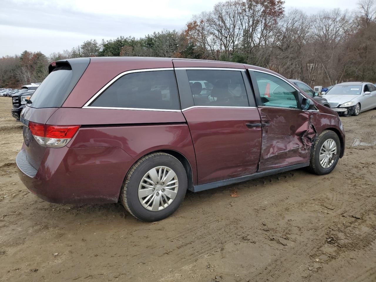 Image 3 of 2016 HONDA ODYSSEY LX 2016 with VIN 5FNRL5H20GB131197