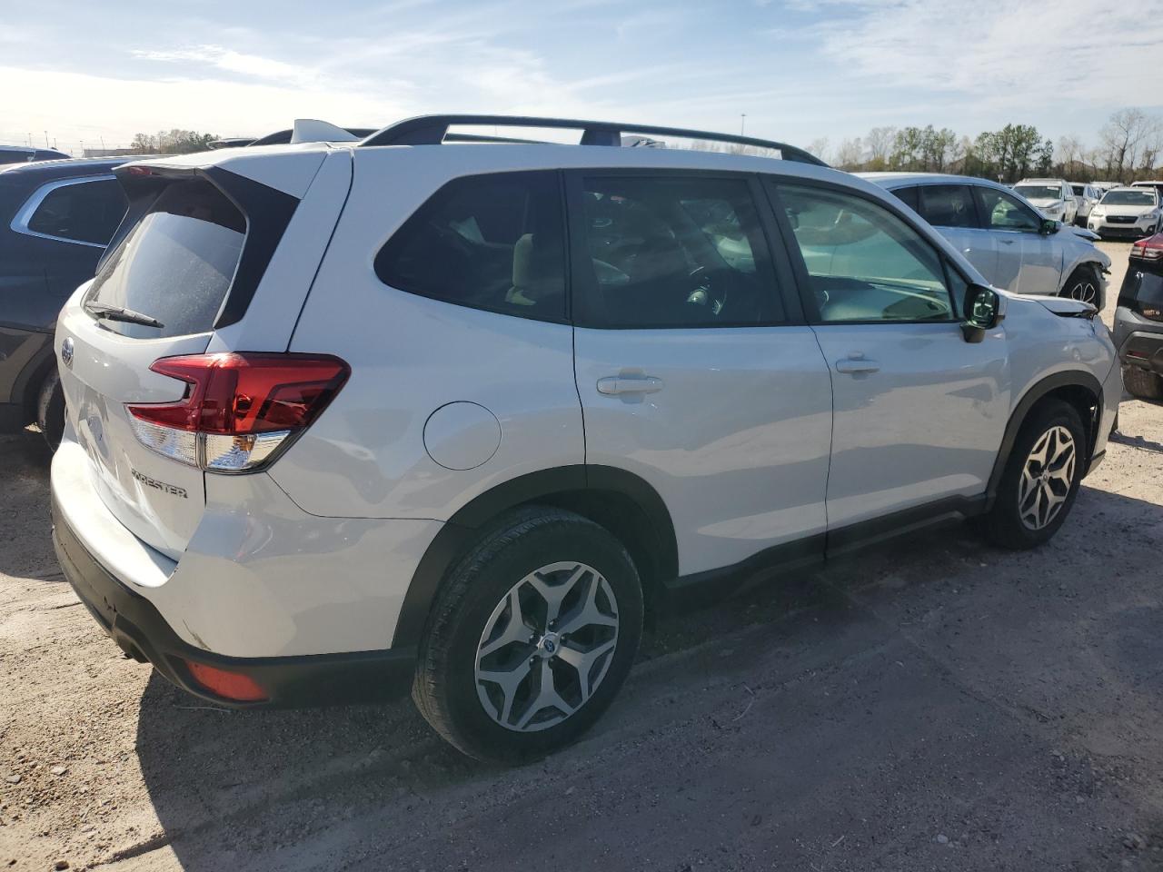 Obraz 3 z 2021 SUBARU FORESTER PREMIUM 2021 z VIN JF2SKAJC2MH411314