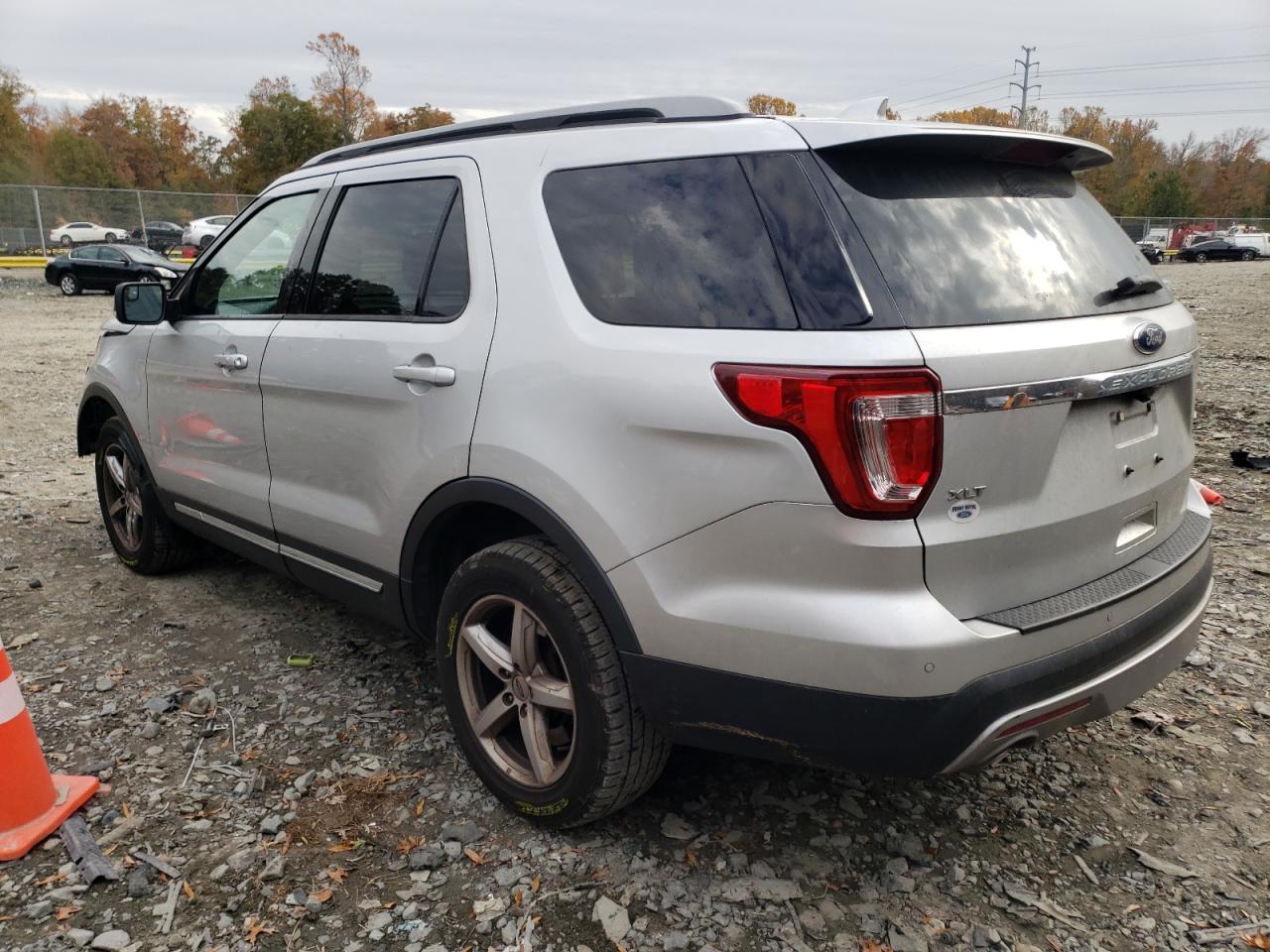 Image 2 of 2017 FORD EXPLORER XLT 2017 with VIN 1FM5K8D80HGD17516