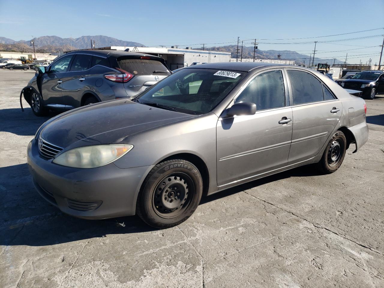 Obraz 1 z 2005 TOYOTA CAMRY LE 2005 z VIN 4T1BE30K35U987881
