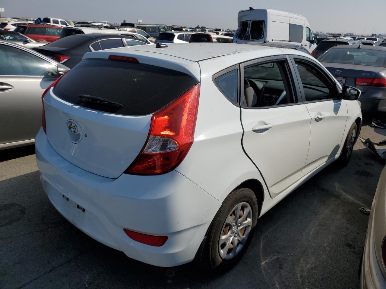 Obraz 3 z 2013 HYUNDAI ACCENT GLS 2013 z VIN KMHCT5AE7DU126300