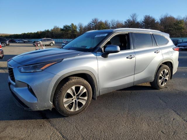 Изображение 2021 TOYOTA HIGHLANDER XLE 2021