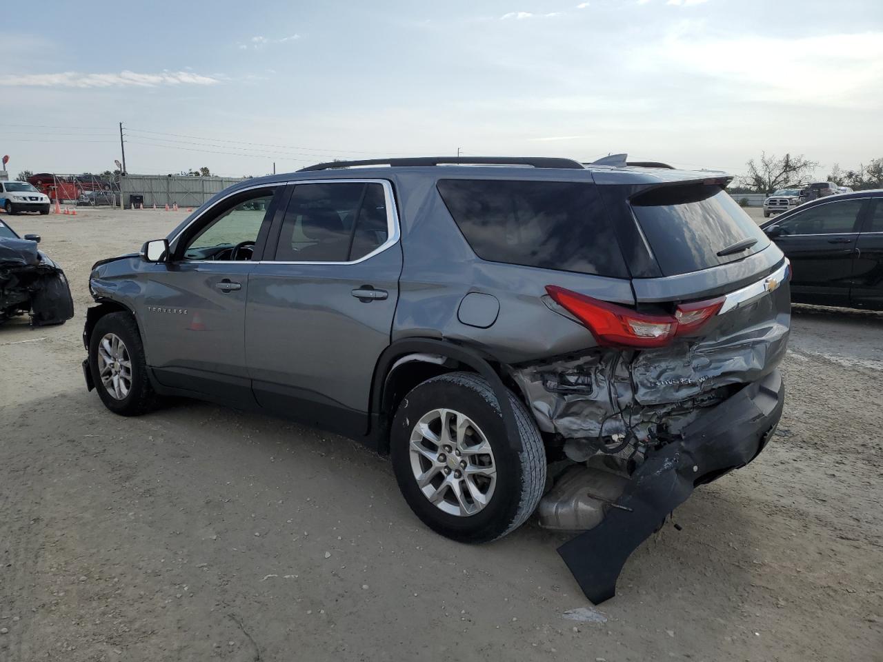 Obraz 2 z 2019 CHEVROLET TRAVERSE LT 2019 z VIN 1GNEVGKWXKJ203712
