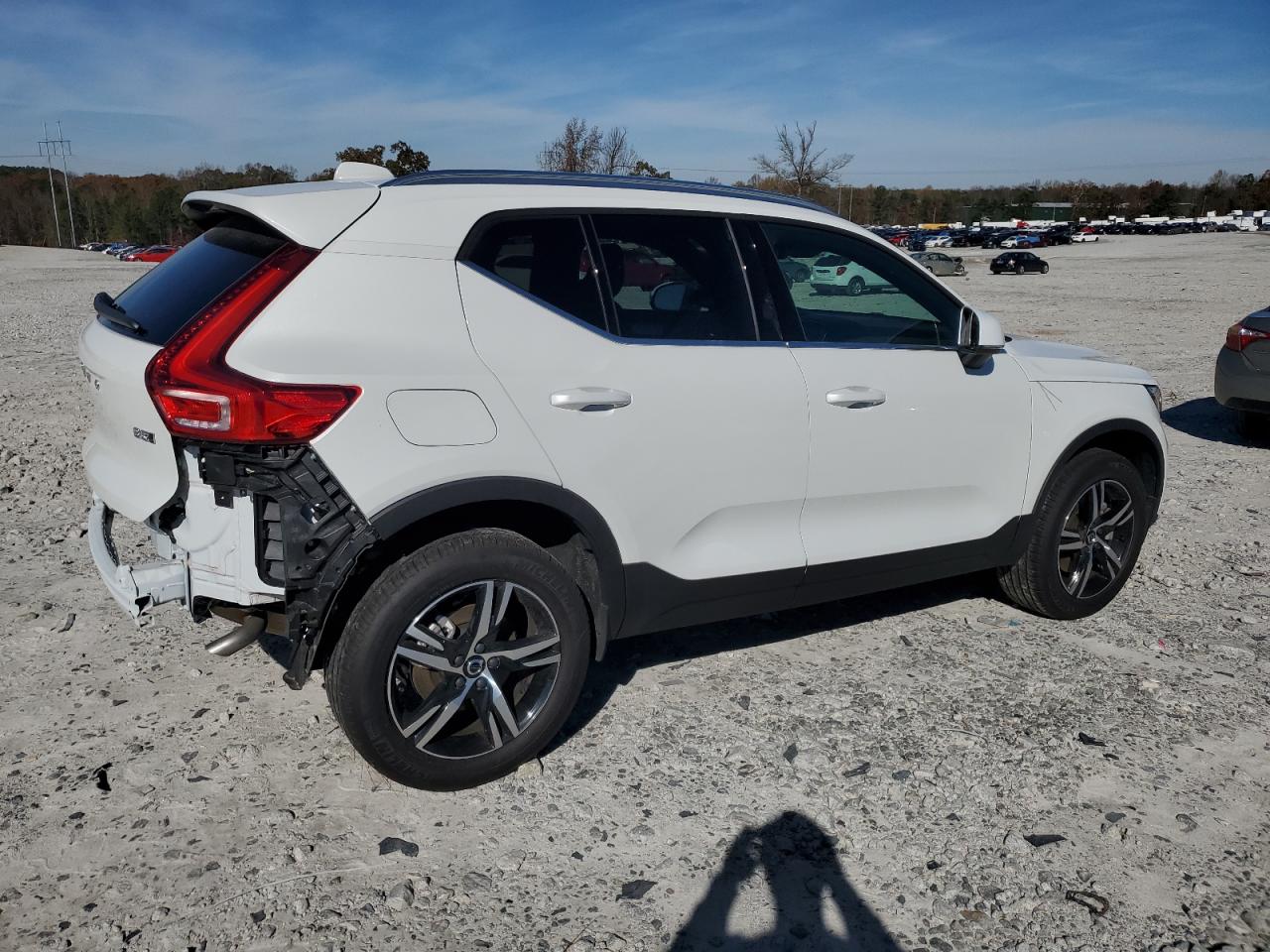 Image 3 of 2024 VOLVO XC40 CORE 2024 with VIN YV4L12UK8R2352467