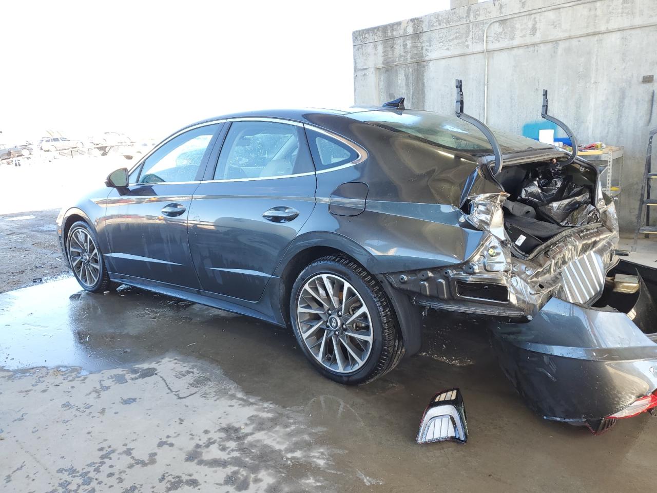 Image 2 of 2022 HYUNDAI SONATA LIMITED 2022 with VIN KMHL34J29NA246313