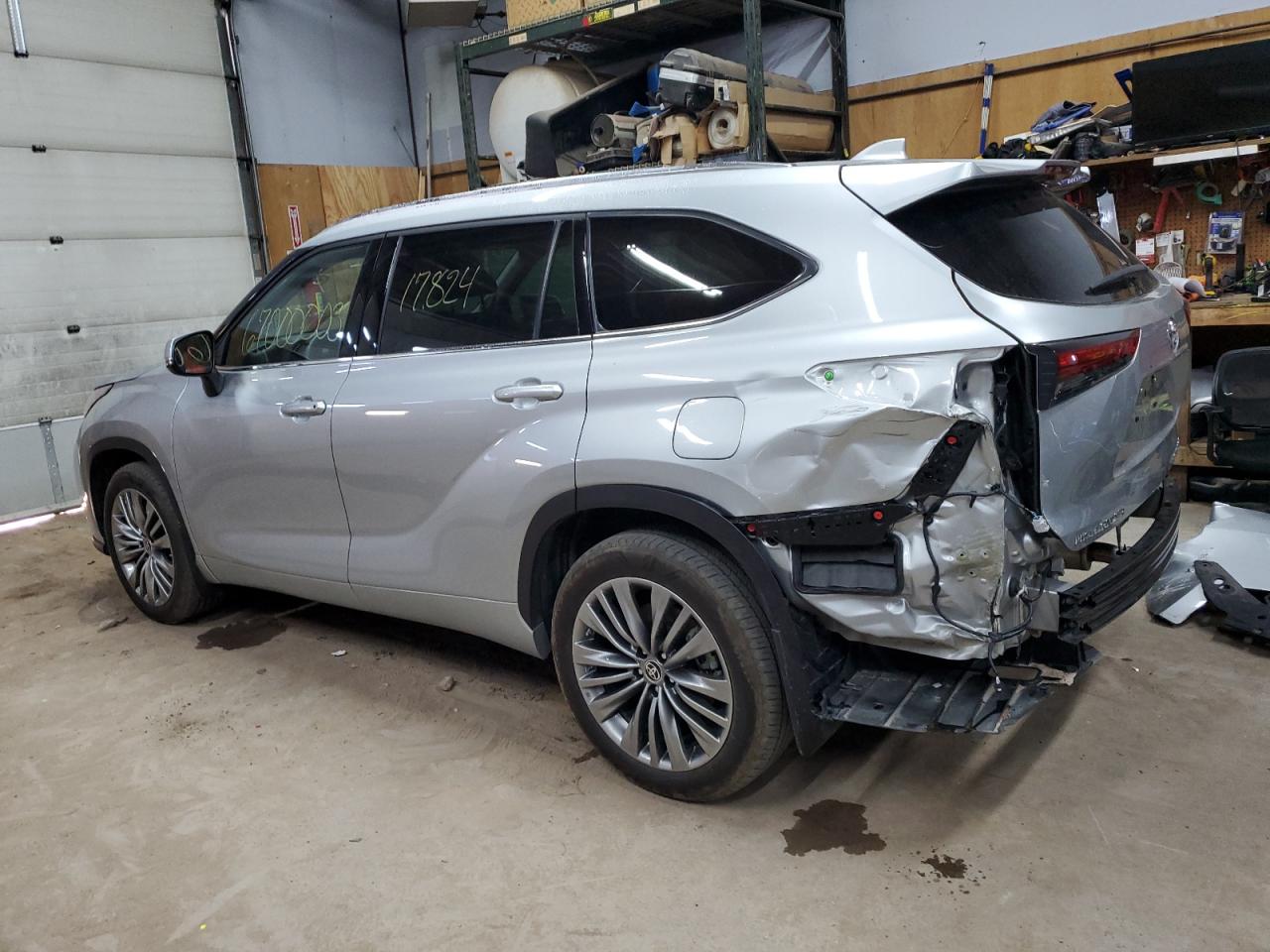 Image 2 of 2021 TOYOTA HIGHLANDER PLATINUM 2021 with VIN 5TDFZRBH8MS076527