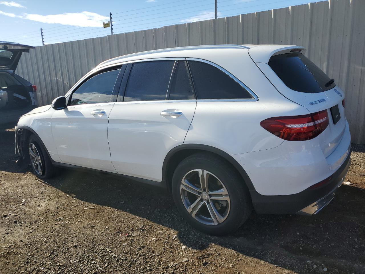 Obraz 2 z 2017 MERCEDES-BENZ GLC 300 4MATIC 2017 z VIN WDC0G4KBXHF131375