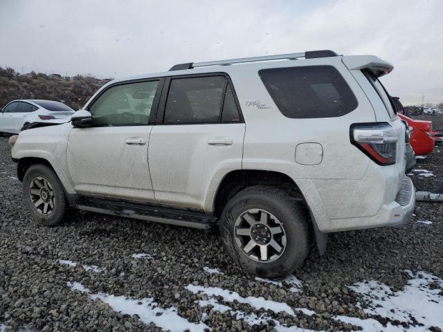 Изображение 2 2018 TOYOTA 4RUNNER SR5/SR5 PREMIUM 2018 с VIN JTEBU5JR8J5517733