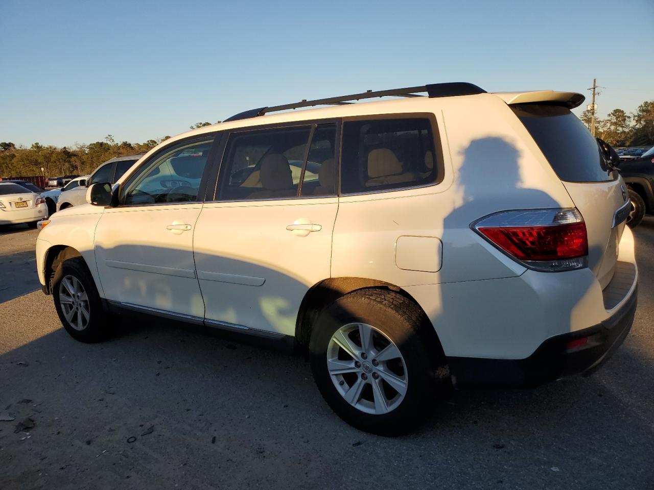 Image 2 of 2012 TOYOTA HIGHLANDER BASE 2012 with VIN 5TDBK3EH9CS115703