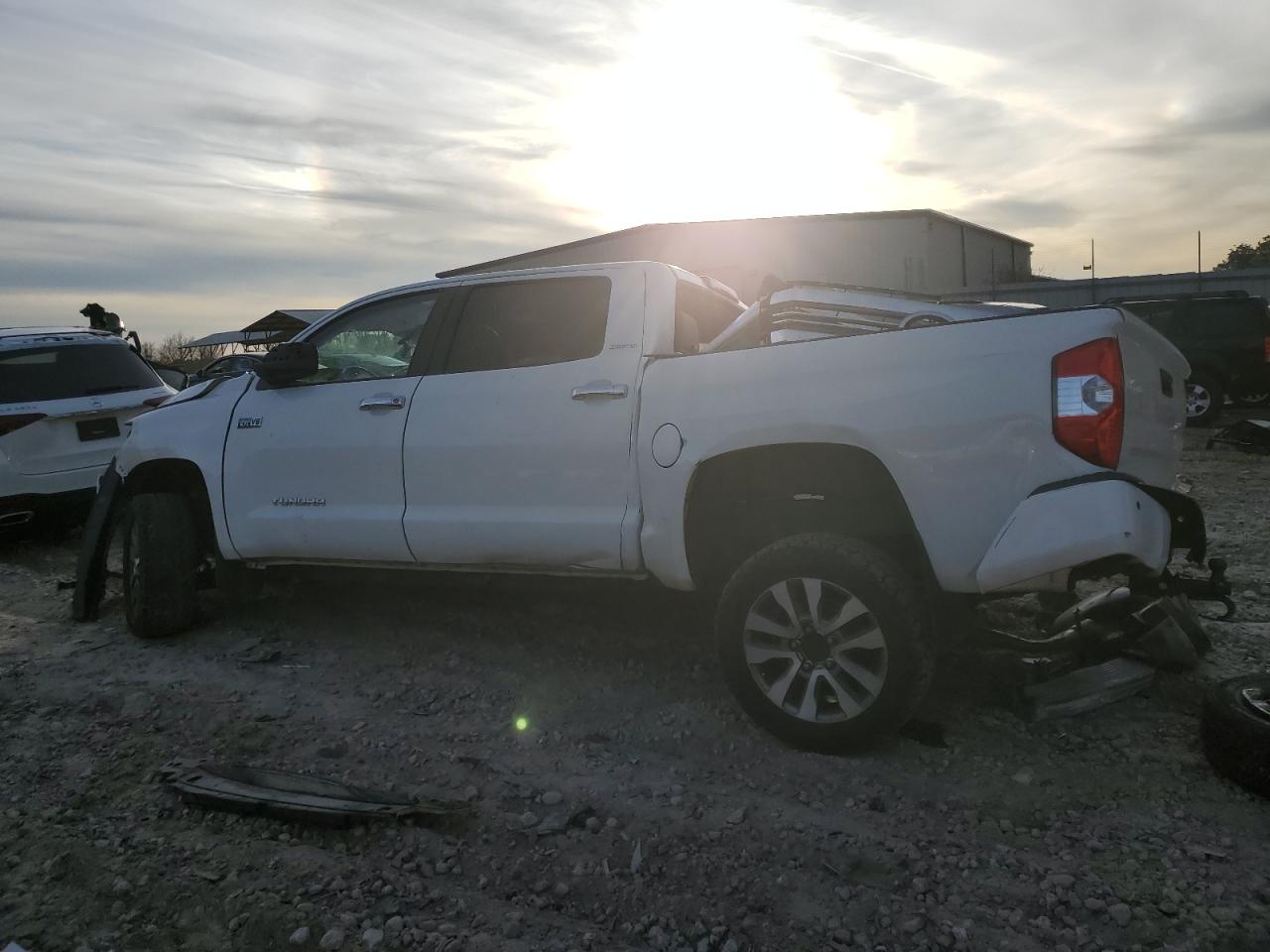 Obraz 2 z 2017 TOYOTA TUNDRA CREWMAX LIMITED 2017 z VIN 5TFFW5F12HX214142