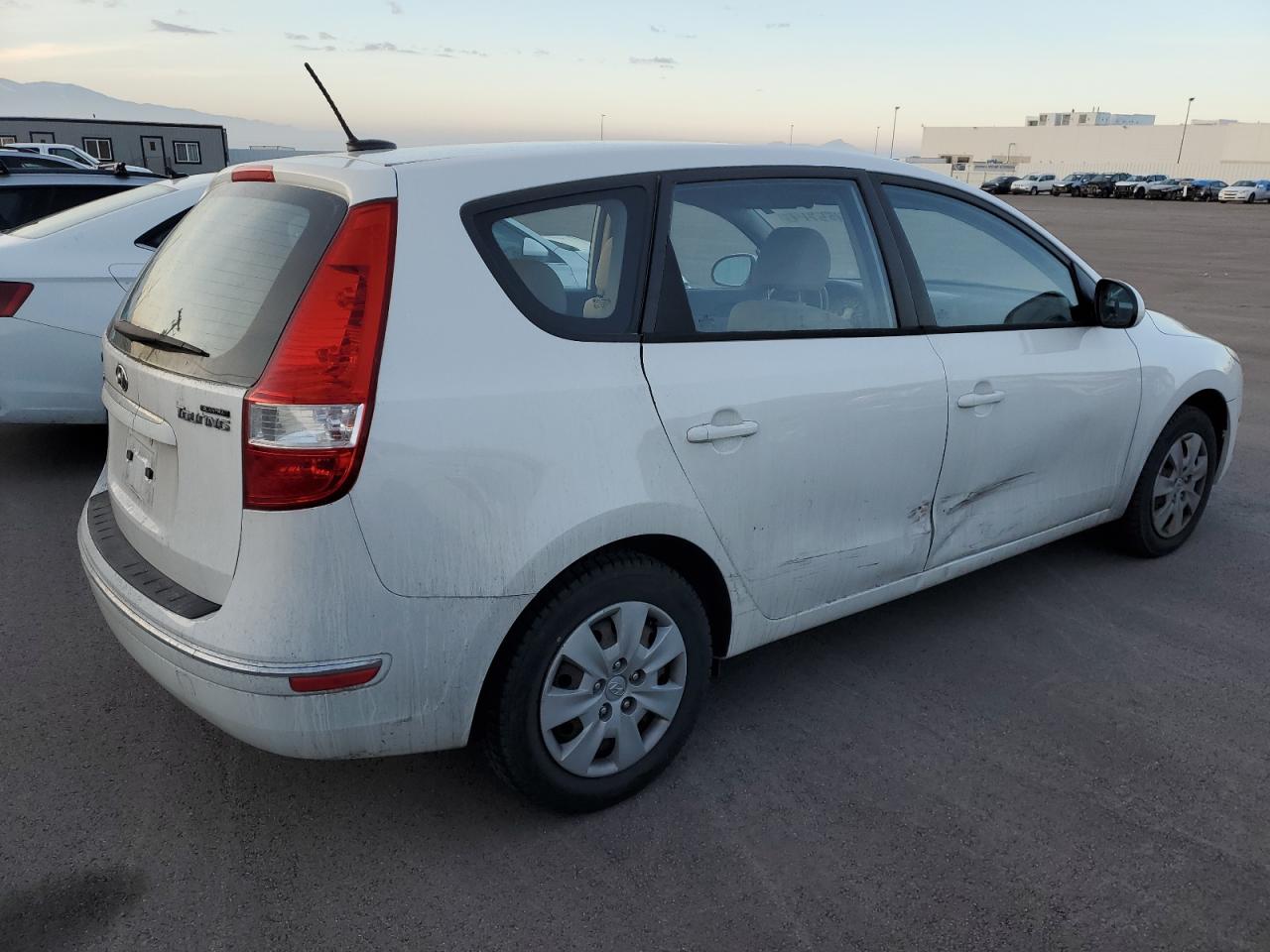 Image 3 of 2011 HYUNDAI ELANTRA TOURING GLS 2011 with VIN KMHDB8AE7BU098875