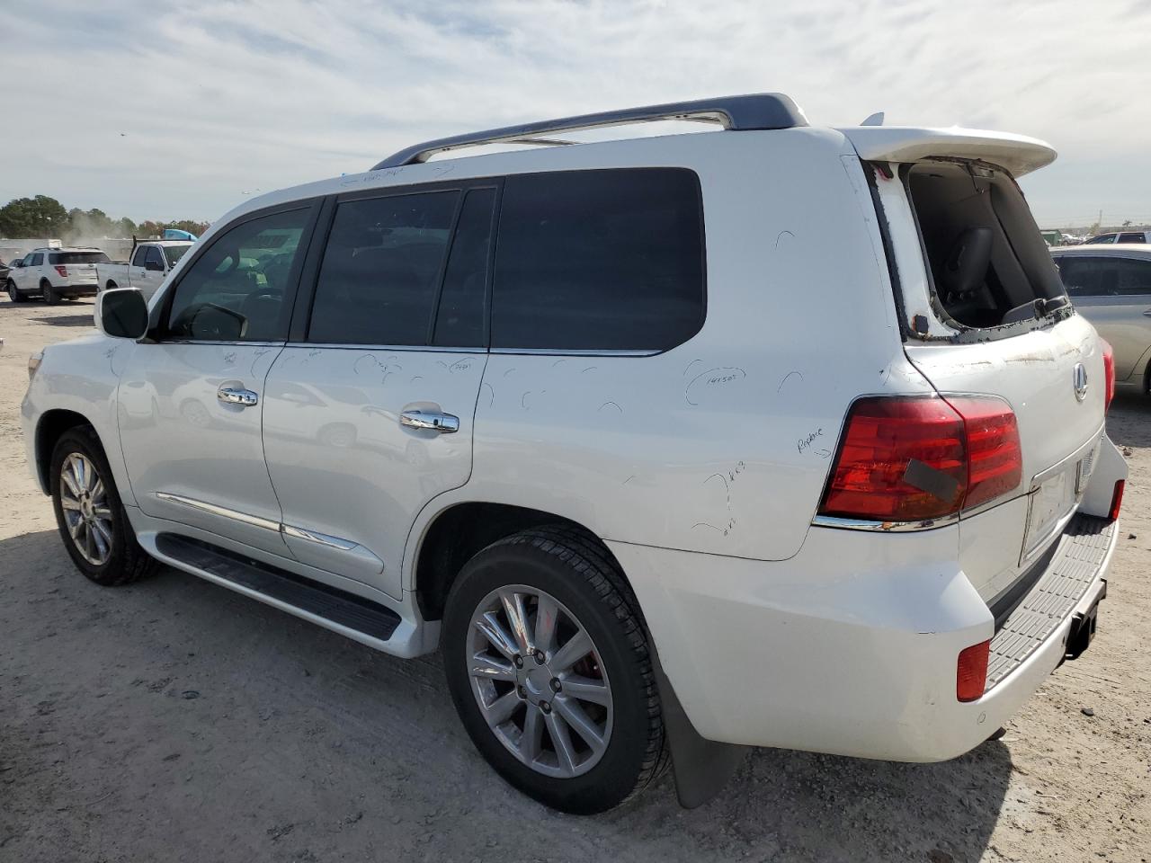 Изображение 2 2011 LEXUS LX 570 2011 с VIN JTJHY7AX8B4065297