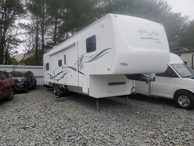 Image 2 of 2004 SPOR TRAVELTRLR 2004 with VIN 4EZFS332X4S129682