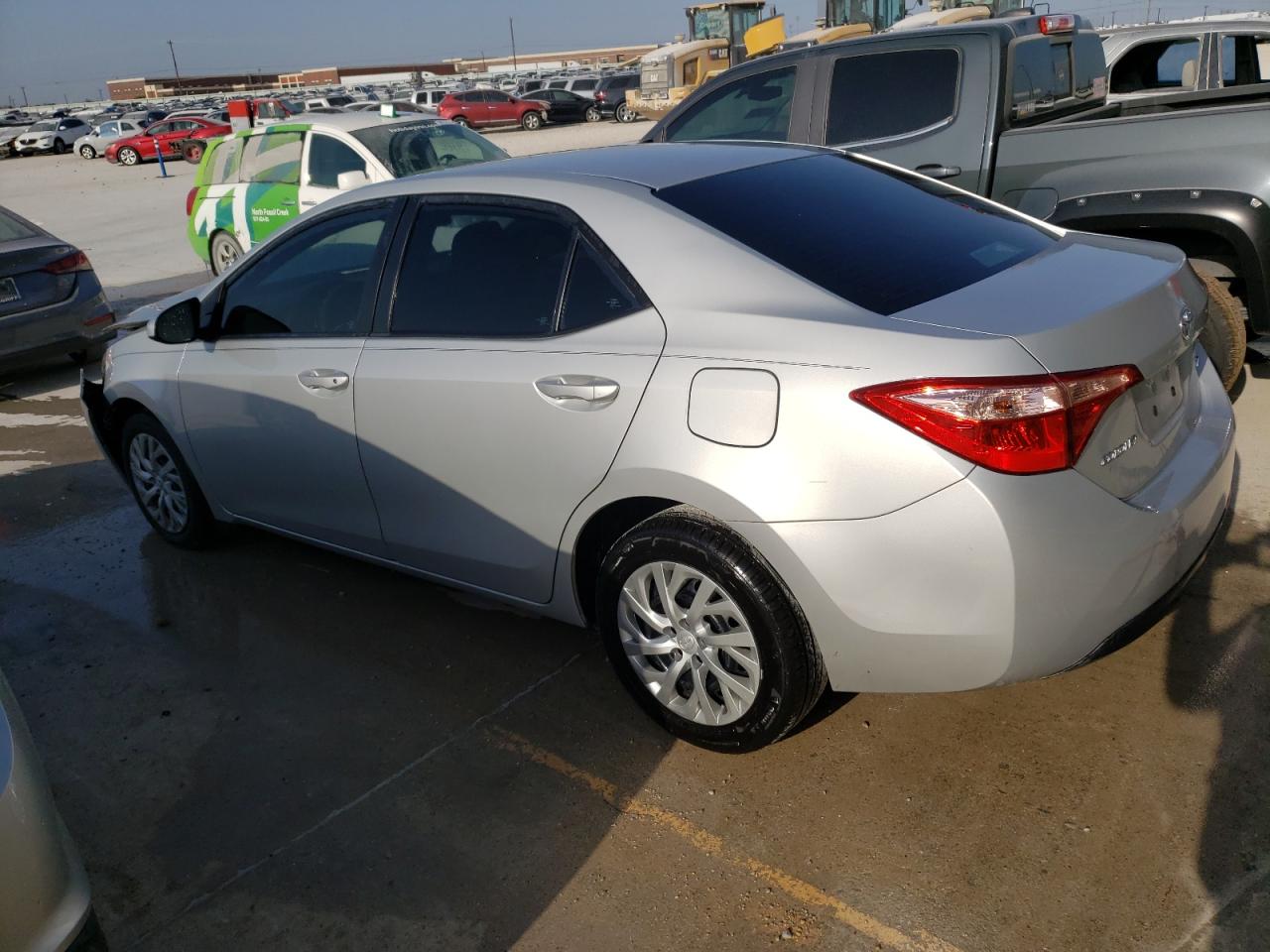 Изображение 2 2018 TOYOTA COROLLA L 2018 с VIN 5YFBURHE5JP835570