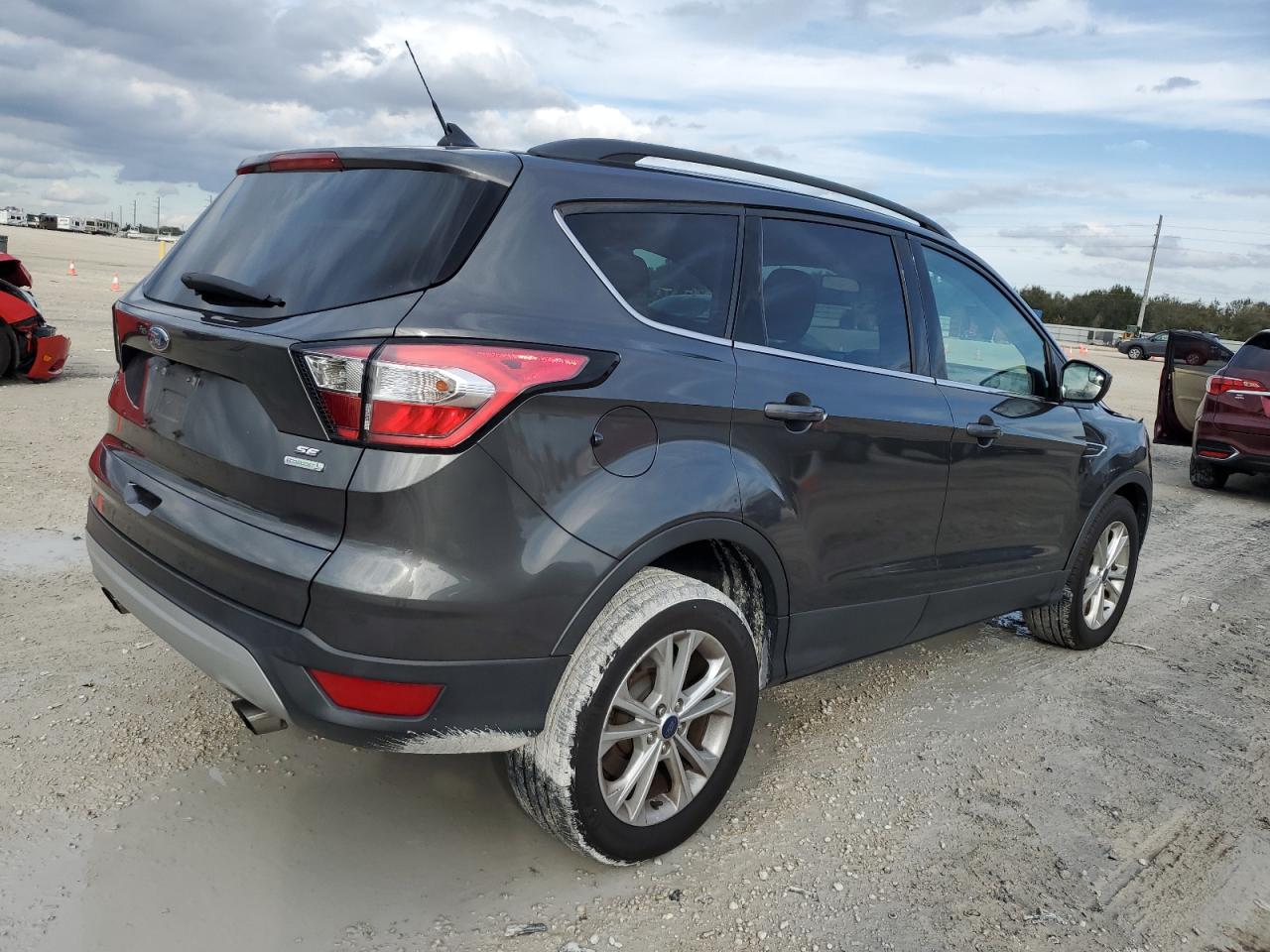 Изображение 3 2018 FORD ESCAPE SE 2018 с VIN 1FMCU0GDXJUB37673