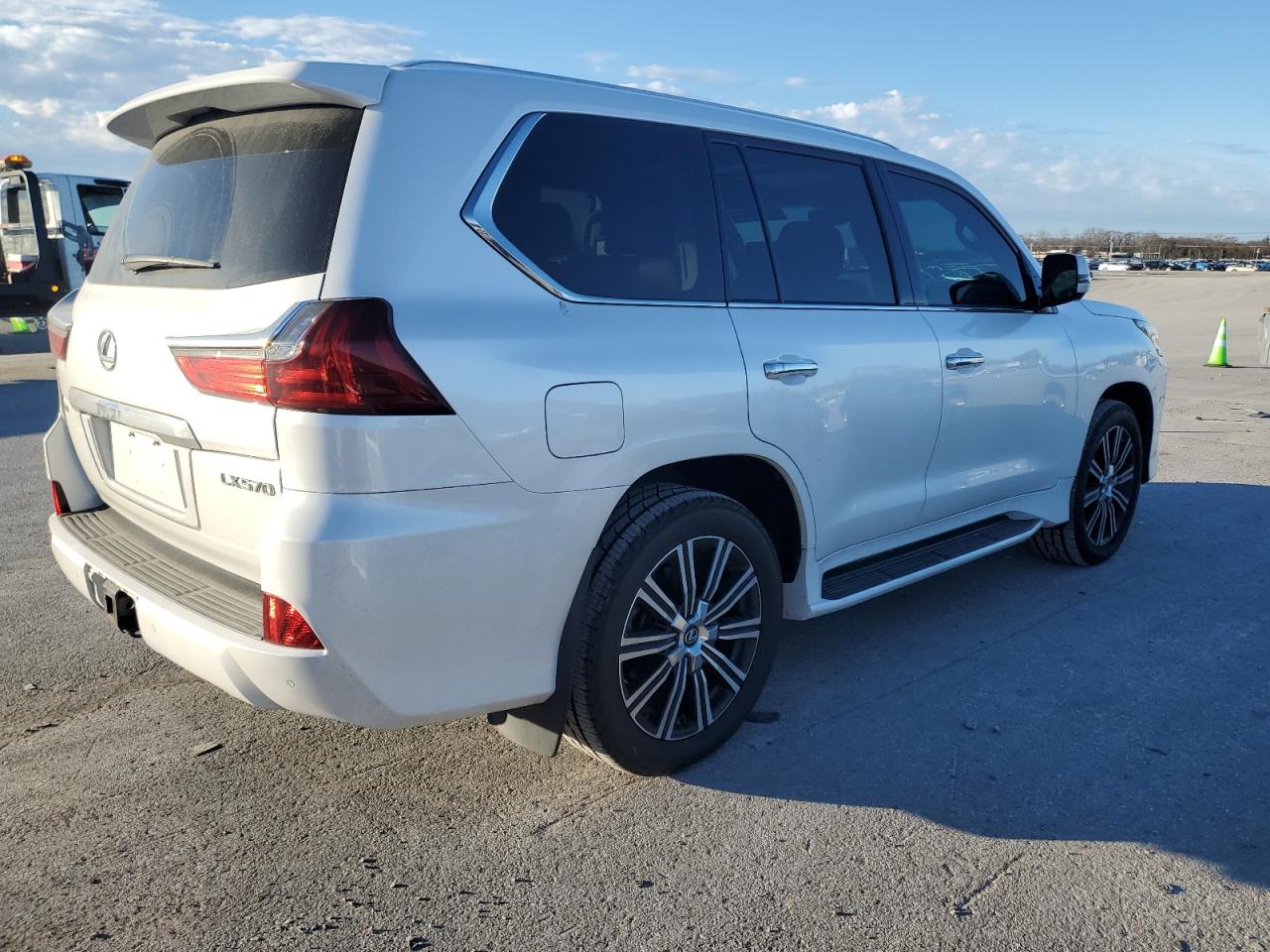 Obraz 3 z 2018 LEXUS LX 570 2018 z VIN JTJHY7AX2J4258379