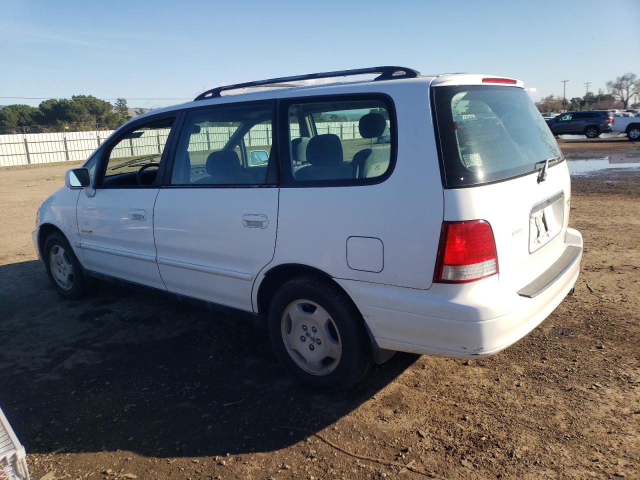 Image 2 of 1998 ISUZU OASIS LS 1998 with VIN JR2RJ2871WC000558