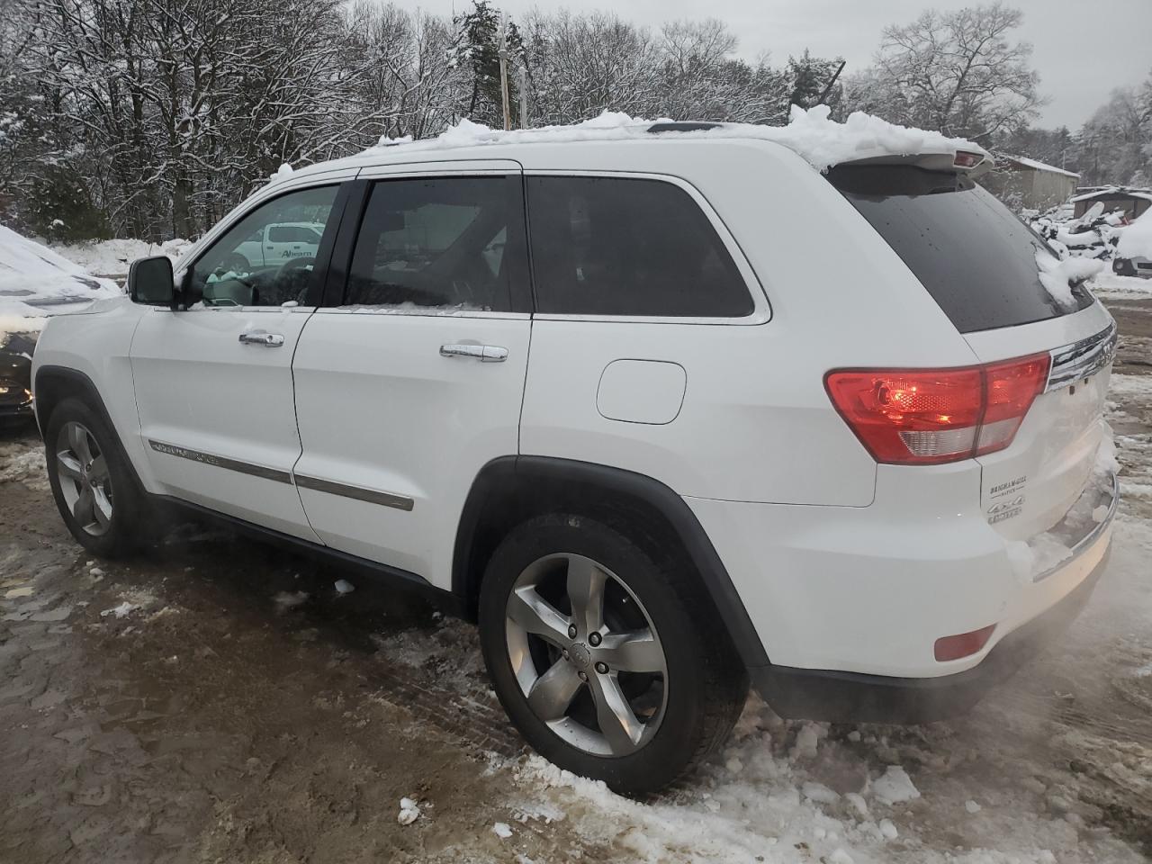 Image 2 of 2013 JEEP GRAND CHEROKEE LIMITED 2013 with VIN 1C4RJFBTXDC563852