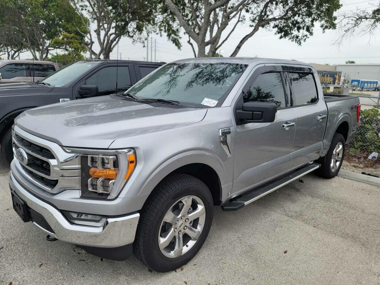 Obraz 2 z 2022 FORD F150 SUPERCREW 2022 z VIN 1FTFW1E59NFB53841