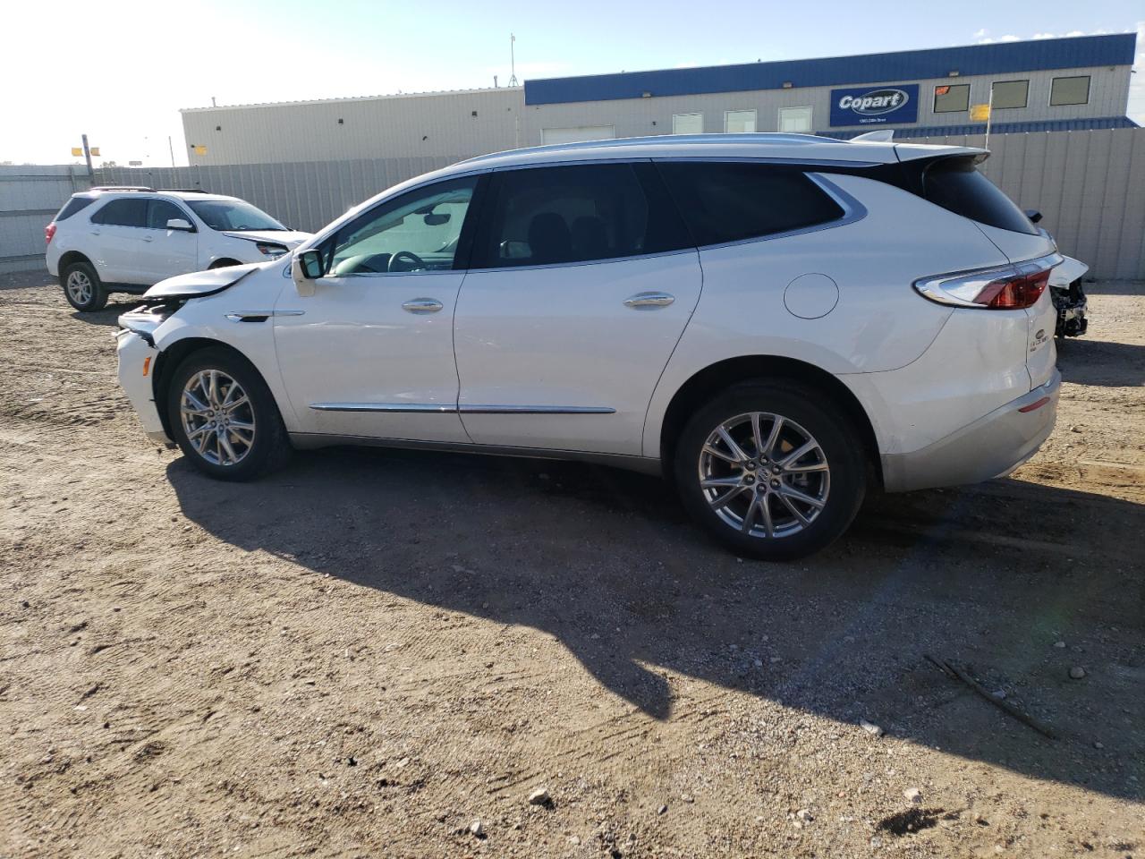 Obraz 2 z 2023 BUICK ENCLAVE PREMIUM 2023 z VIN 5GAEVBKW5PJ192820