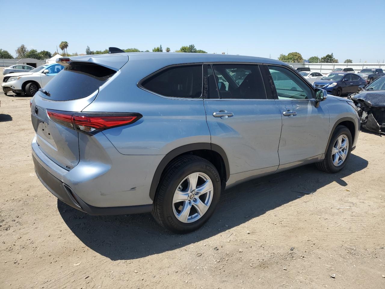 Изображение 3 2022 TOYOTA HIGHLANDER L 2022 с VIN 5TDZZRAH9NS134905