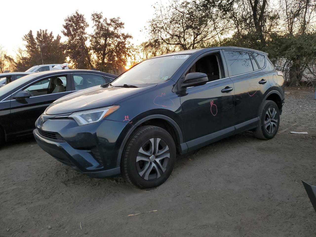 Изображение 1 2018 TOYOTA RAV4 LE 2018 с VIN JTMBFREV1JJ204513