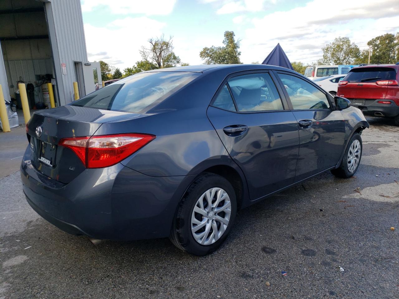 Obraz 3 z 2019 TOYOTA COROLLA L 2019 z VIN 5YFBURHE3KP889287